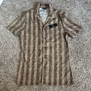 NWT boohooMans Short Sleeve Button Up Shirt M Geo Pattern Retro Boho Casual Tall